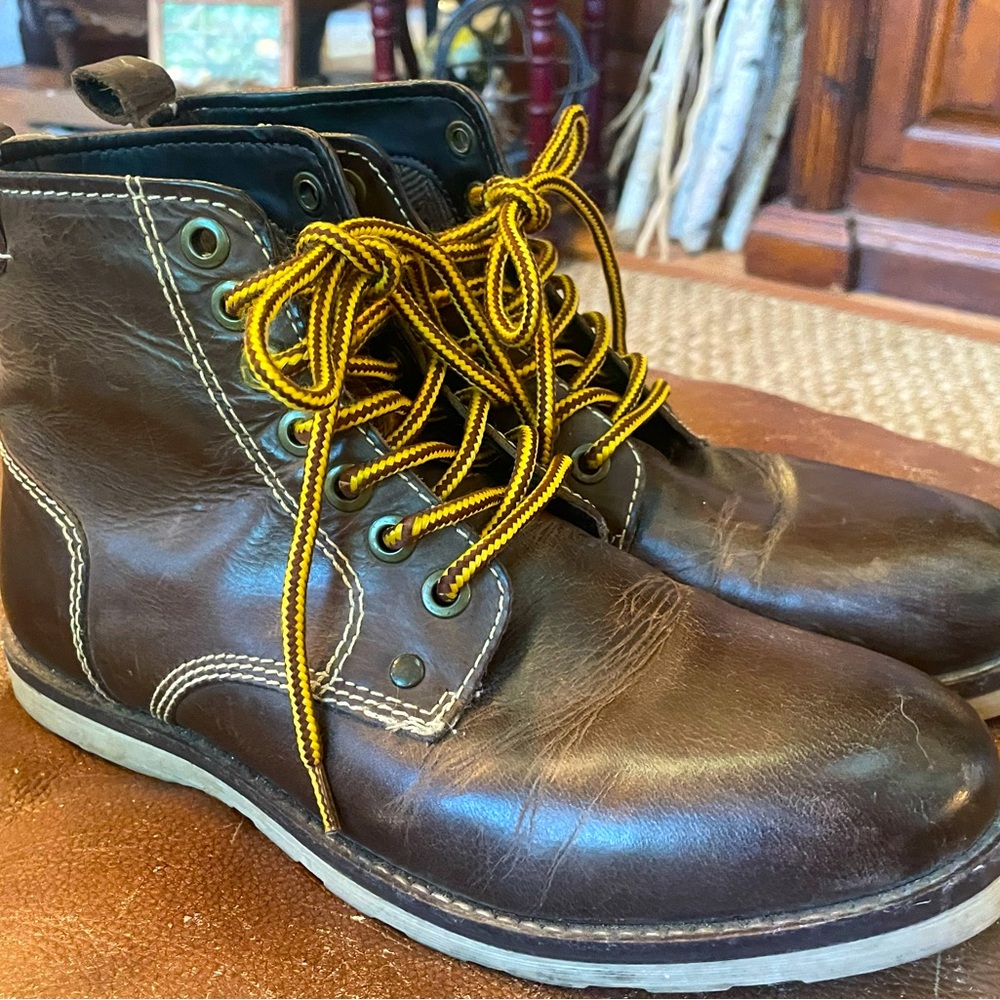 Crevo men’s leather, hiking dress boots size 9 shoes very nice brown